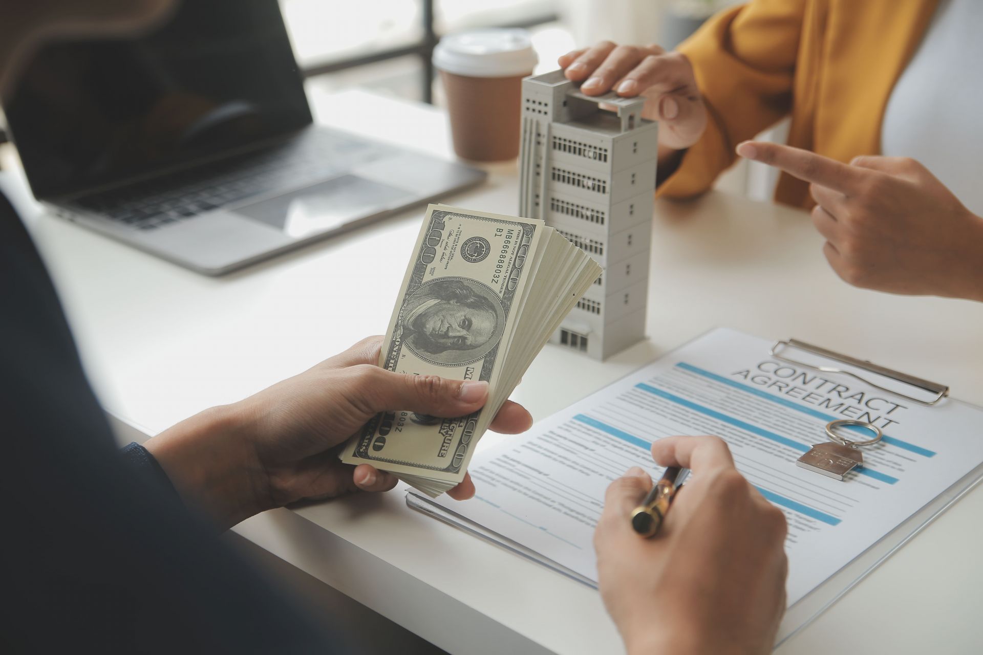 支票借款時應該注意哪些財務負擔？